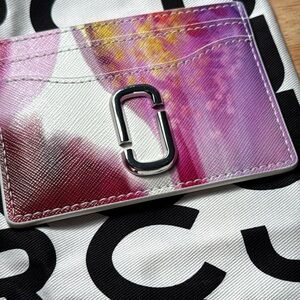 MARC JACOBS Limited edition THE FUTURE FLORAL UTILITY SNAPSHOT CARD CASE. NEW